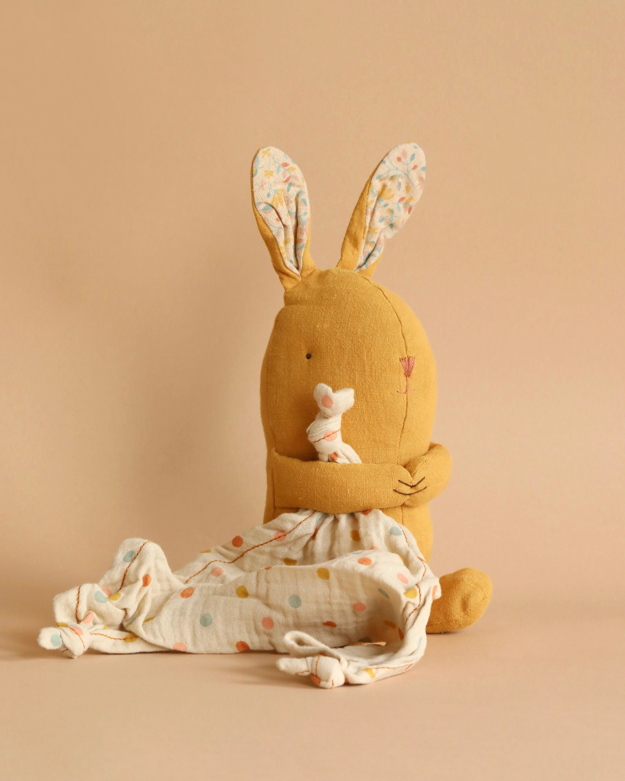 Lullaby Friends - Bunny - Dusty Yellow (Plays Music)
