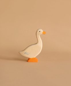 Holztiger Goose, Standing