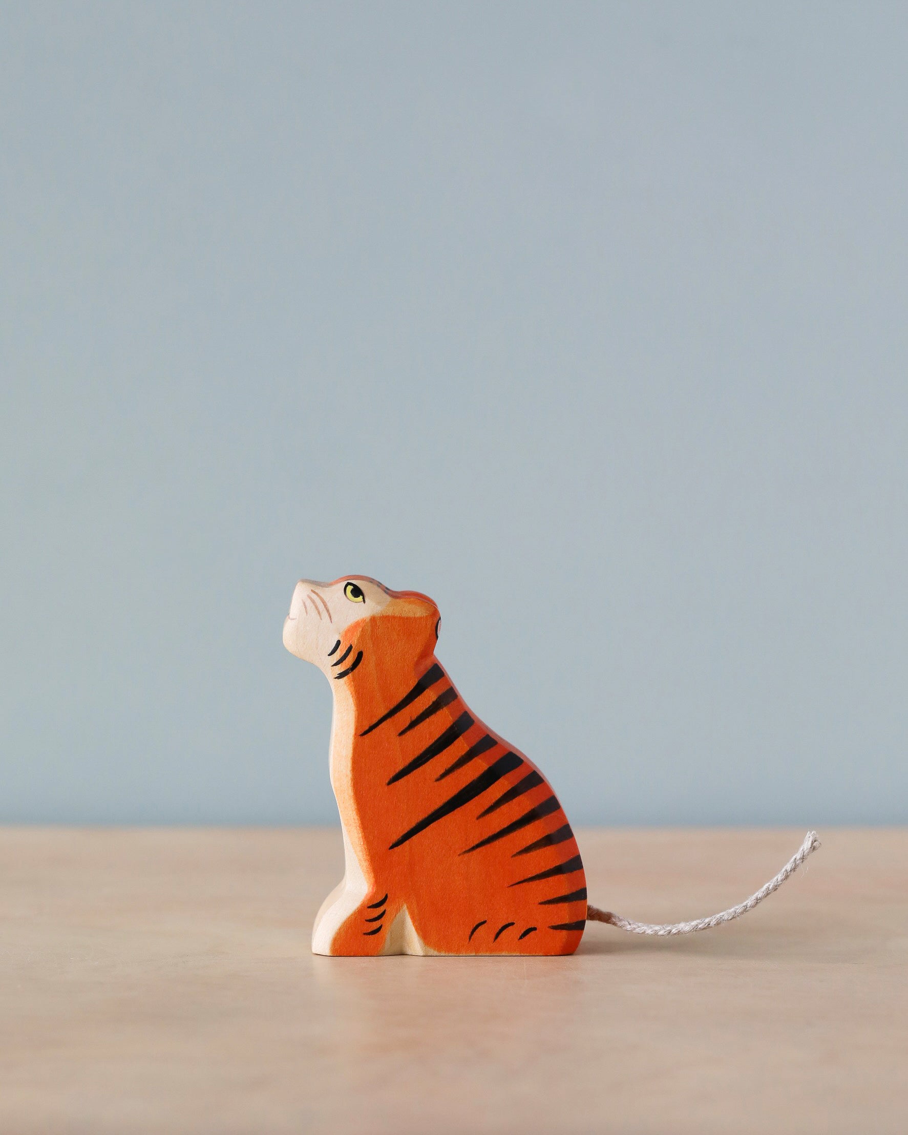 Handmade Holzwald Sitting Tiger - Image 2