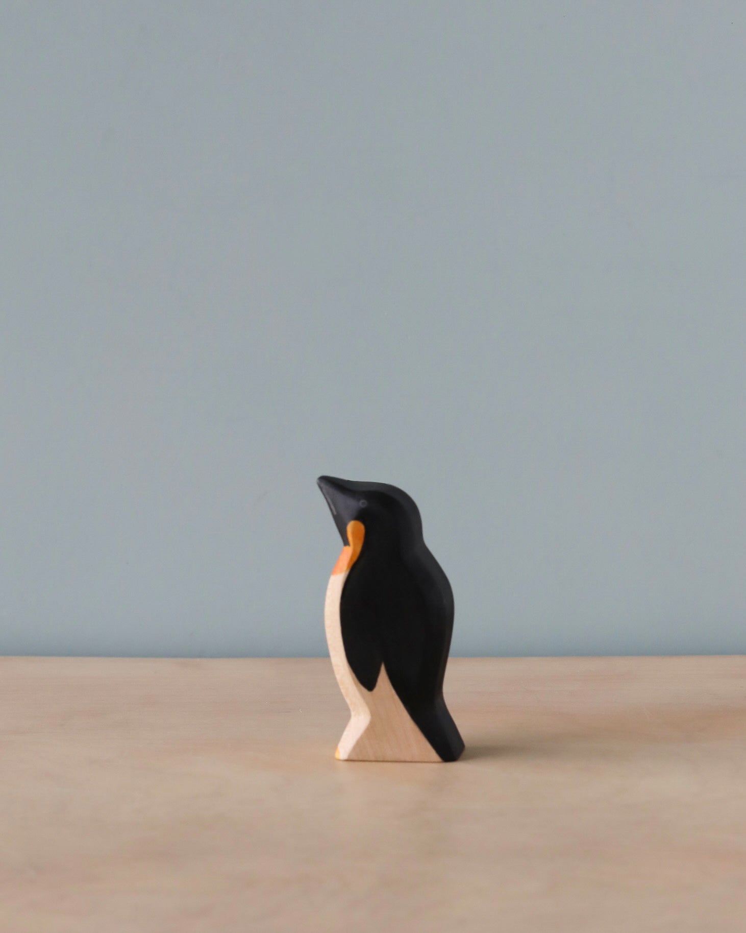 Handmade Holzwald Penguin - Image 2