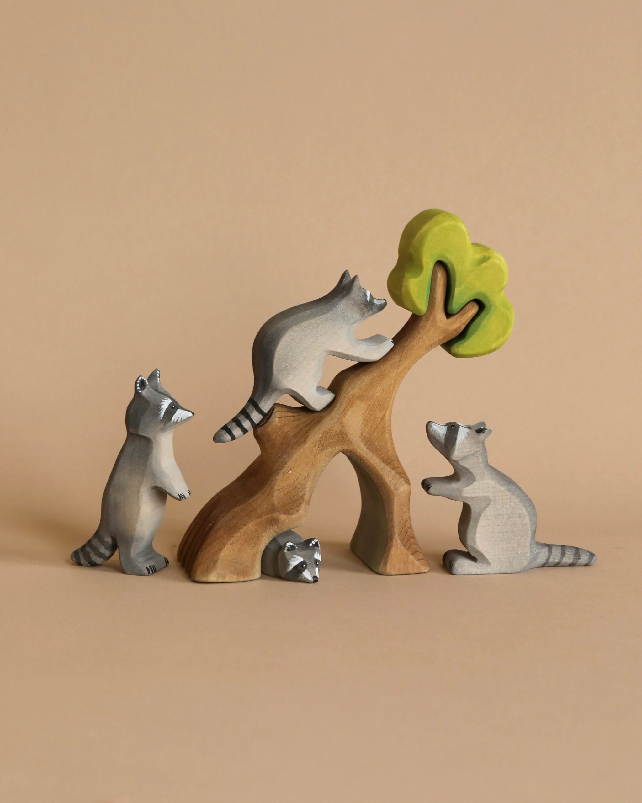Bumbu Handmade Wooden Raccoon Family With Tree Set