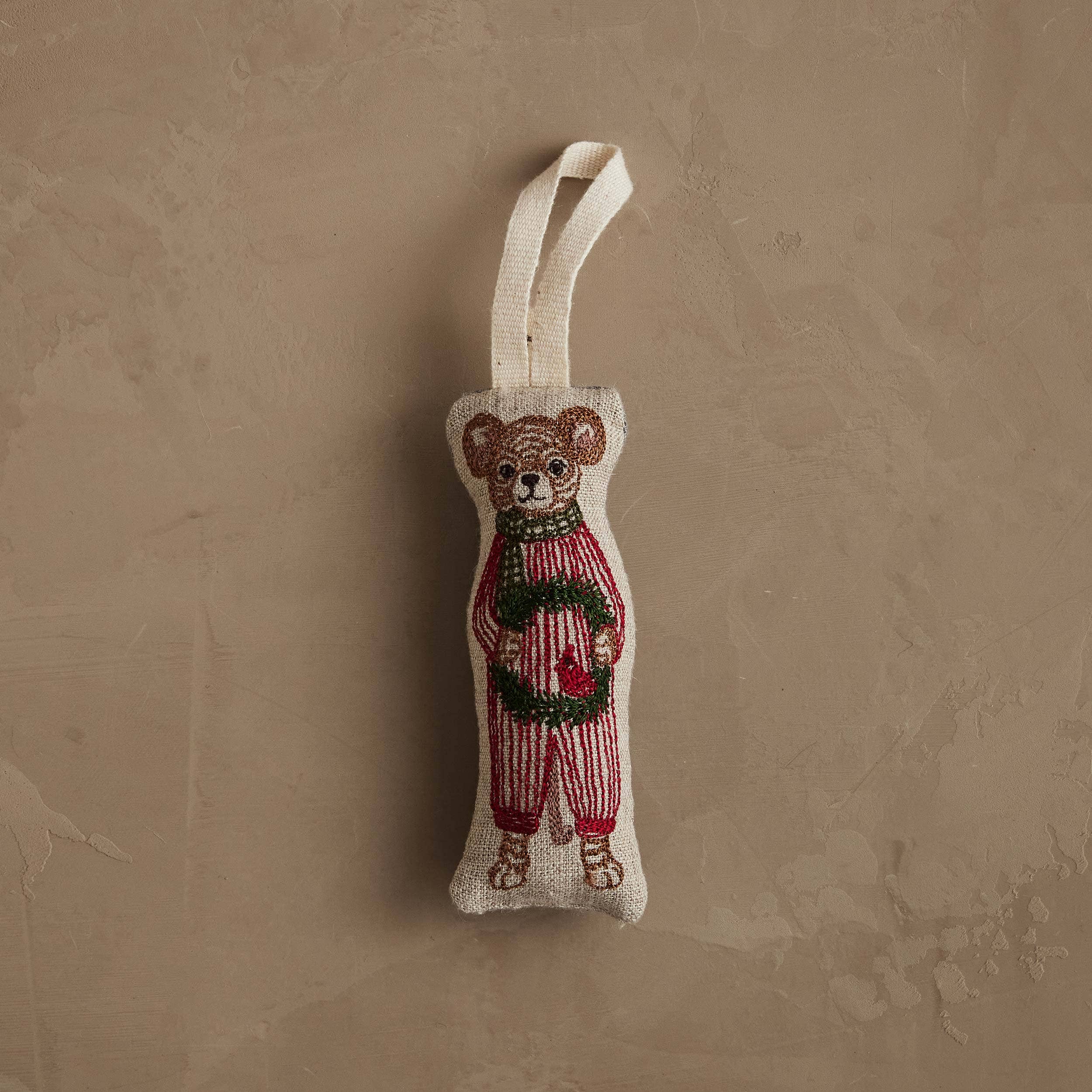 Coral & Tusk Mouse with Wreath Ornament